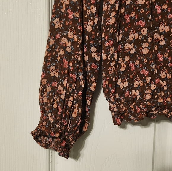 AE Blouse - Picture 3 of 4